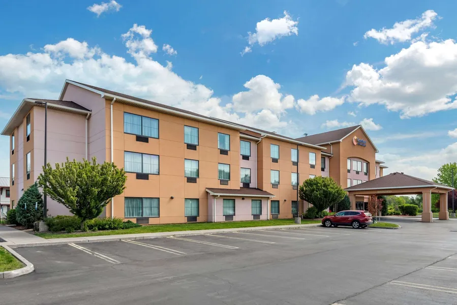 Comfort Inn & Suites Farmington - Victor hotel detail image 2