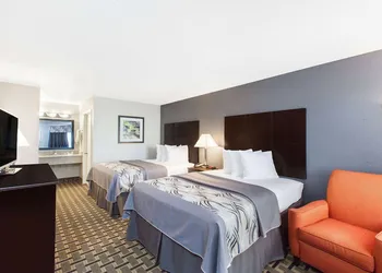 Days Inn by Wyndham Ennis hotel thumbnail 4