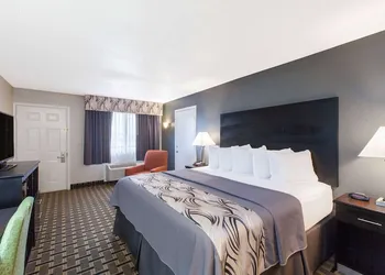 Days Inn by Wyndham Ennis hotel thumbnail 5