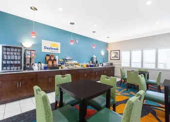 Days Inn by Wyndham Ennis hotel thumbnail 6