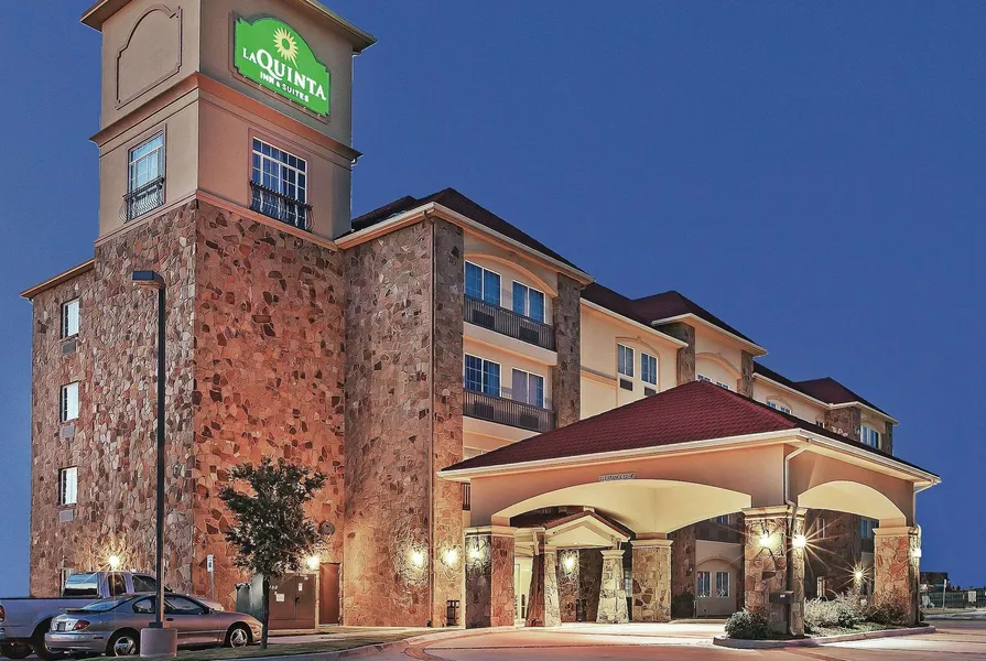 La Quinta Inn & Suites by Wyndham McKinney hotel detail image 2