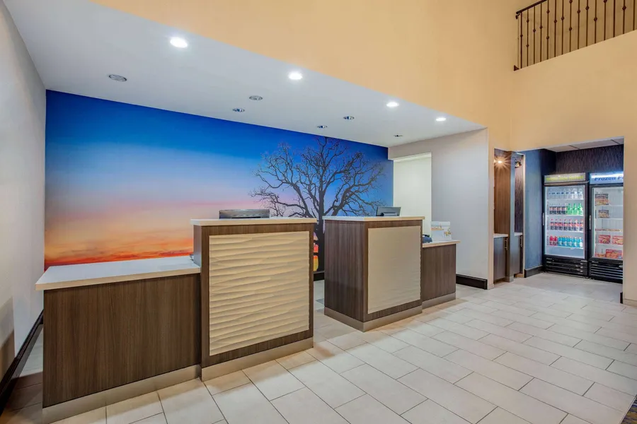 La Quinta Inn & Suites by Wyndham McKinney hotel detail image 6