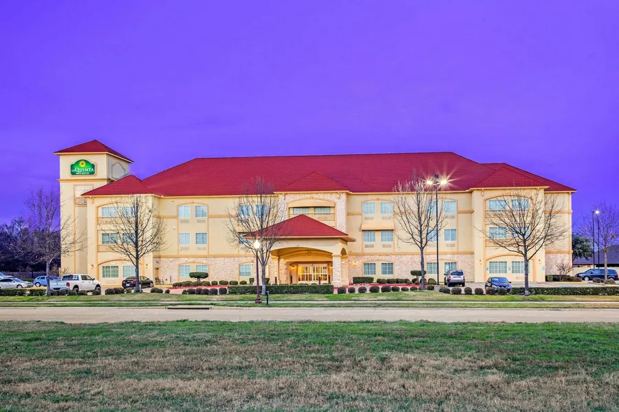 La Quinta Inn & Suites by Wyndham Ennis hotel detail image 2