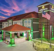 La Quinta Inn & Suites by Wyndham Alvarado hotel detail image 3