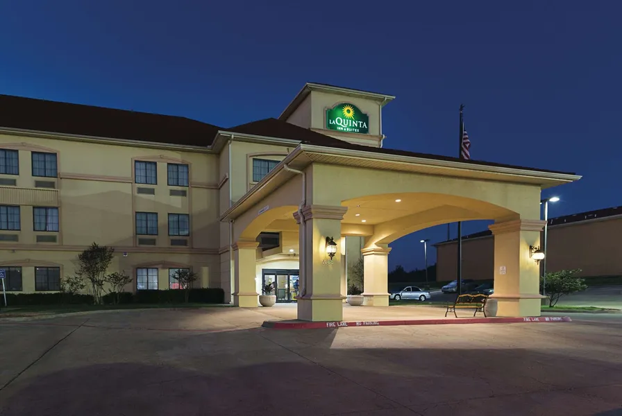 La Quinta Inn & Suites by Wyndham Alvarado hotel detail image 6