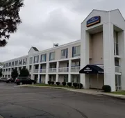 Townhouse Lansing Near Calumet City I-94/ I-80 hotel detail image 3