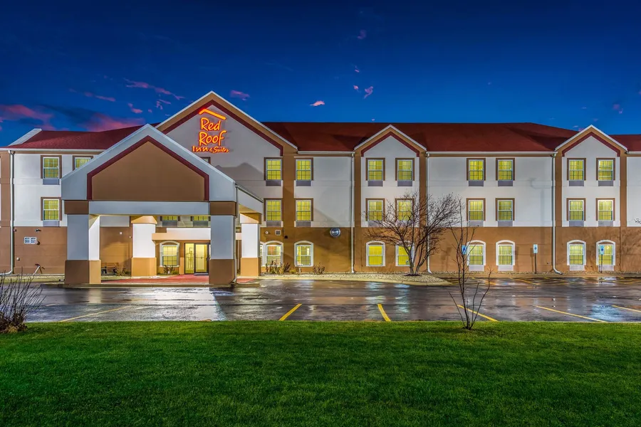 Econo Lodge Inn & Suites hotel detail image 2