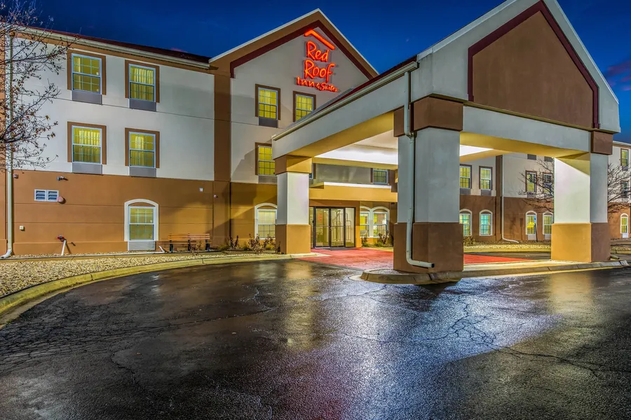 Econo Lodge Inn & Suites hotel detail image 6