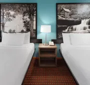 Super 8 by Wyndham McHenry/Fox Lake Area hotel detail image 7