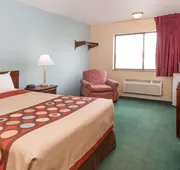 Super 8 by Wyndham Woodstock hotel detail image 3