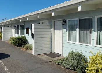 Harborview Inn & RV Park hotel thumbnail 4