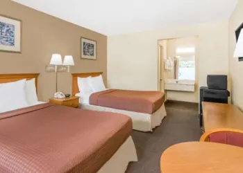 Days Inn by Wyndham Christiansburg hotel thumbnail 5