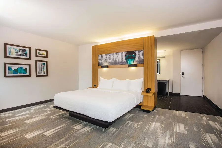 La Quinta Inn & Suites by Wyndham Winchester hotel detail image 6