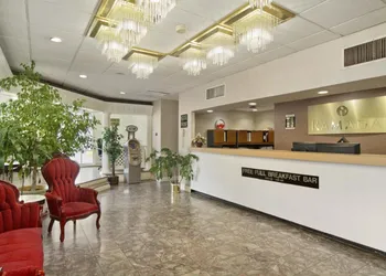 Ramada by Wyndham Roanoke hotel thumbnail 3