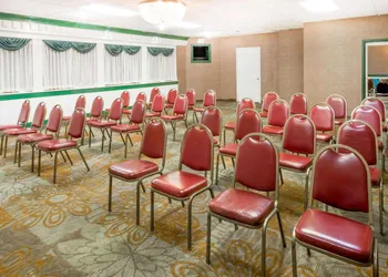Ramada by Wyndham Roanoke hotel thumbnail 6