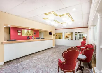 Ramada by Wyndham Roanoke hotel thumbnail 7