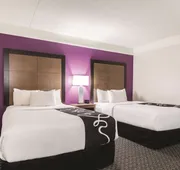 La Quinta Inn & Suites by Wyndham Alexandria Airport hotel detail image 7