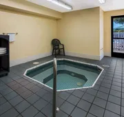 Quality Inn & Suites Medford Airport hotel detail image 7