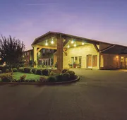La Quinta Inn & Suites by Wyndham Woodburn hotel detail image 3