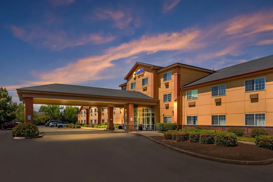 Comfort Suites Salem hotel detail image 2