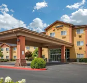 Comfort Suites Salem hotel detail image 4