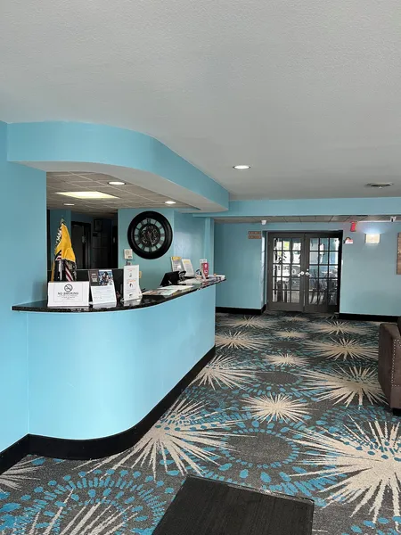 Days Inn by Wyndham Neenah hotel detail image 2