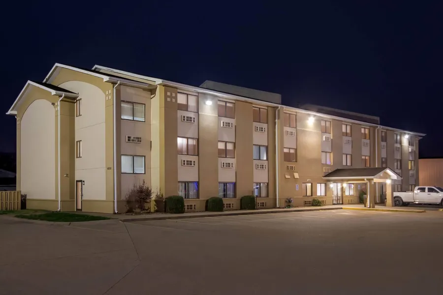 Super 8 by Wyndham Evansville East hotel detail image 6