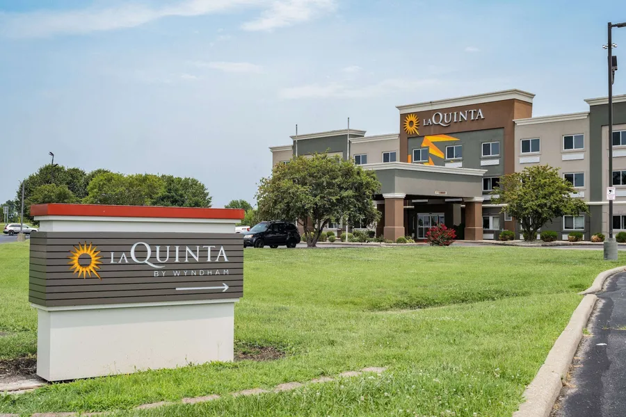La Quinta Inn & Suites by Wyndham Evansville hotel detail image 2