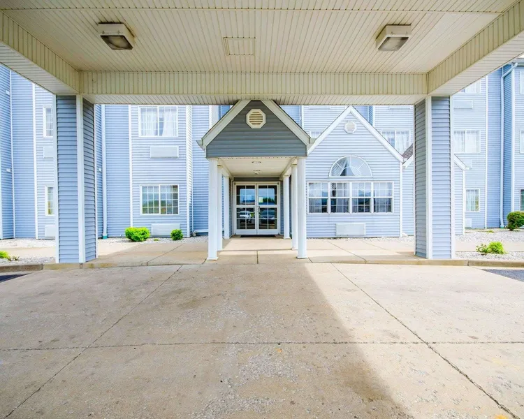 Econo Lodge Inn & Suites Evansville East hotel detail image 2