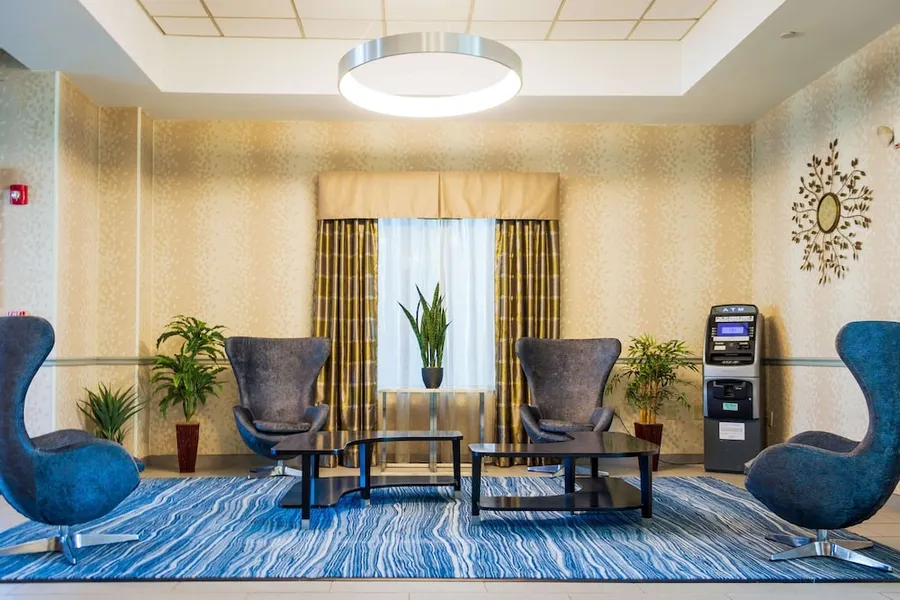 Comfort Inn & Suites Plainville-Foxboro hotel detail image 2