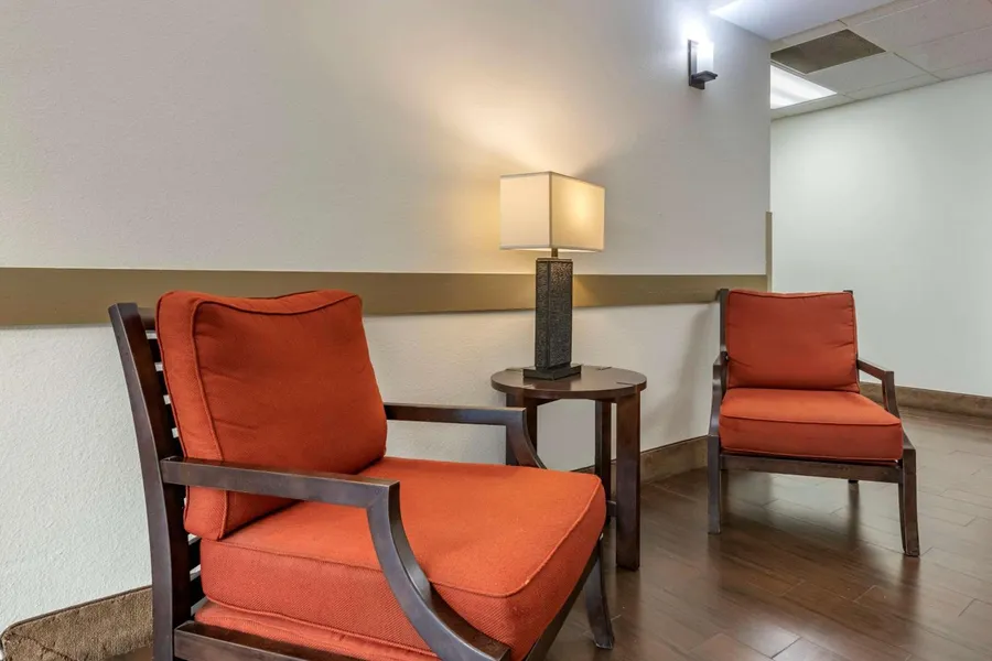 Comfort Inn & Suites DeLand - near University hotel detail image 2