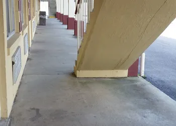 Economy Inn hotel thumbnail 5