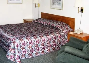 Mariann Travel Inn Scottsburg hotel thumbnail 6