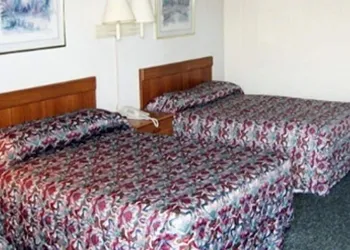 Mariann Travel Inn Scottsburg hotel thumbnail 7