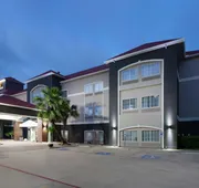 La Quinta Inn & Suites by Wyndham Houston New Caney hotel detail image 3