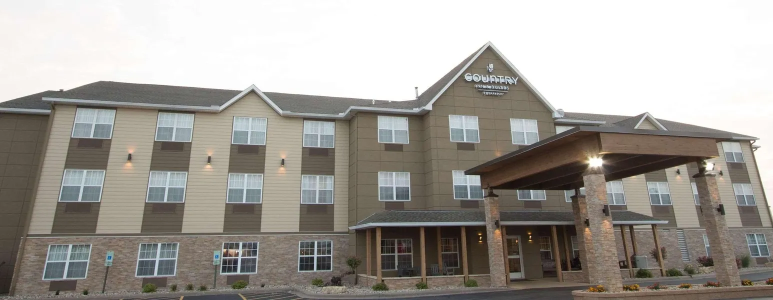 Country Inn & Suites by Radisson, Moline Airport hotel detail image 2