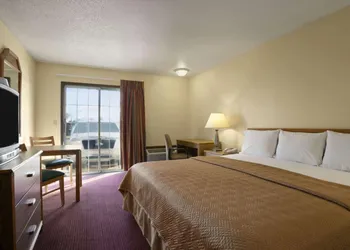 Travelodge Inn And Suites by Wyndham Muscatine hotel thumbnail 6