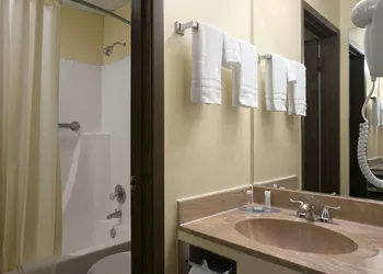 Travelodge Inn And Suites by Wyndham Muscatine hotel thumbnail 8