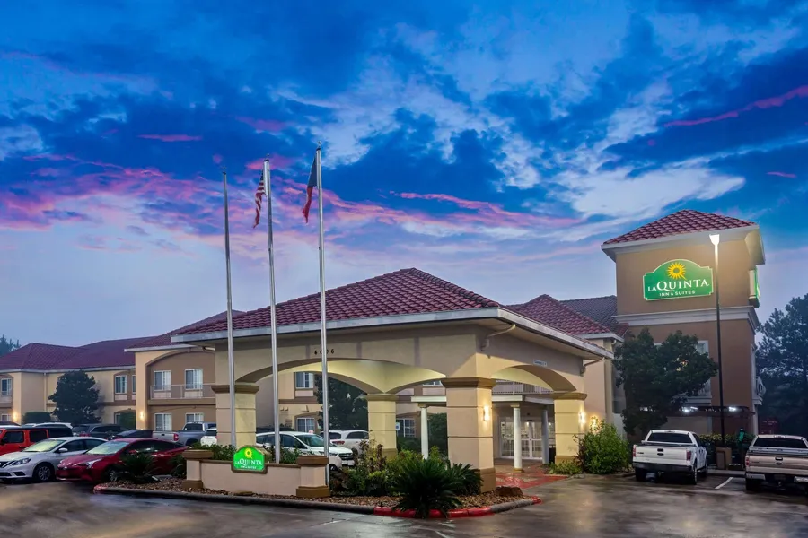 La Quinta Inn & Suites by Wyndham Conroe hotel detail image 2