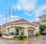 La Quinta Inn & Suites by Wyndham Conroe hotel detail image 3
