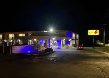 Super 8 by Wyndham Lawrence hotel thumbnail 2