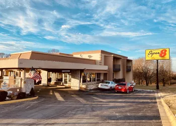 Super 8 by Wyndham Lawrence hotel thumbnail 7