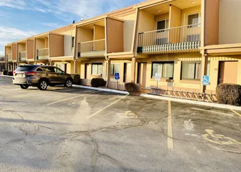 Super 8 by Wyndham Lawrence hotel thumbnail 8