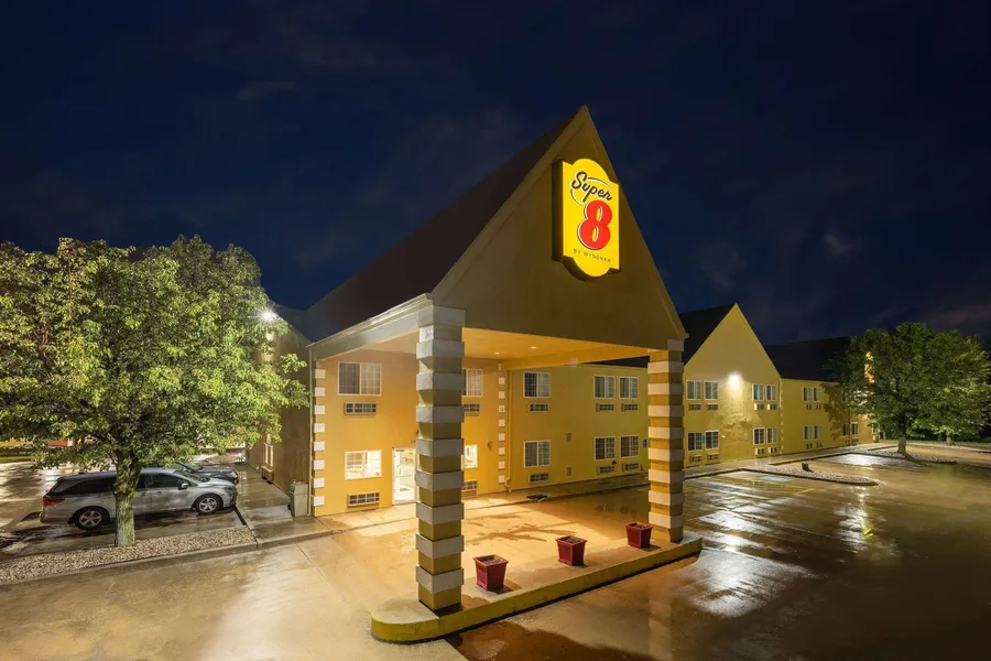 Super 8 by Wyndham De Soto hotel detail image 2
