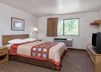 Super 8 by Wyndham Prince Frederick hotel thumbnail 2