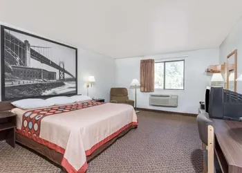 Super 8 by Wyndham Prince Frederick hotel thumbnail 3