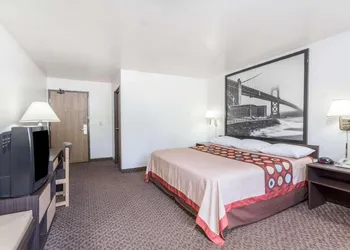 Super 8 by Wyndham Prince Frederick hotel thumbnail 4