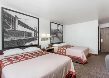 Super 8 by Wyndham Prince Frederick hotel thumbnail 7