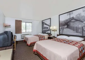 Super 8 by Wyndham Prince Frederick hotel thumbnail 8