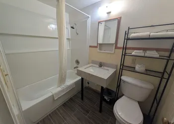 Economy Inn Safford hotel thumbnail 8